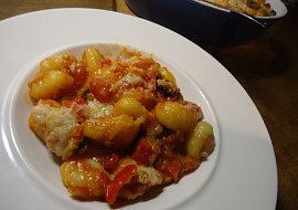 Gnocchi zapečené v červené omáčce