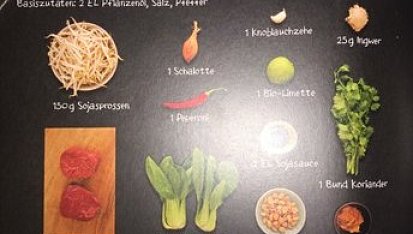 Hovězí svíčková v arašidové kůrce s teplým salátem ze sojových klíčků a limetko-koriandrovou omáčkou, Ingredience na 2 porce