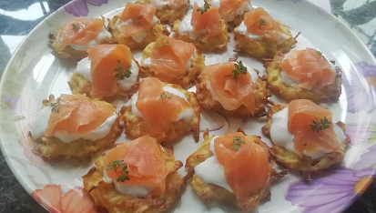 Jednohubky (bramborové rösti) s uzeným lososem