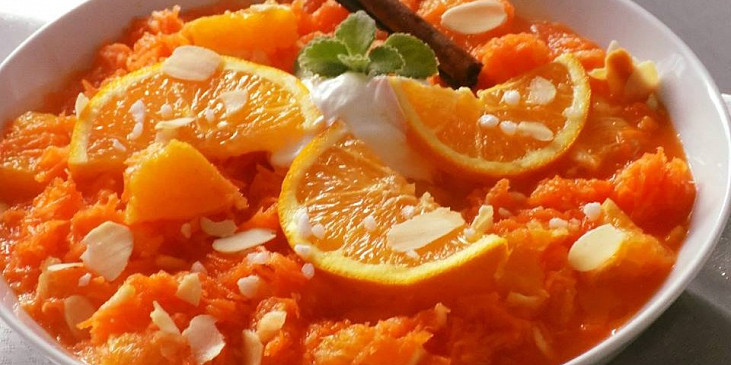 Mrkvový salát s pomerančem a smetanou