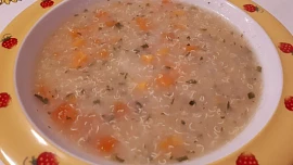 Quinoa-vločková polévka s mrkví a batátem - pro nejmenší