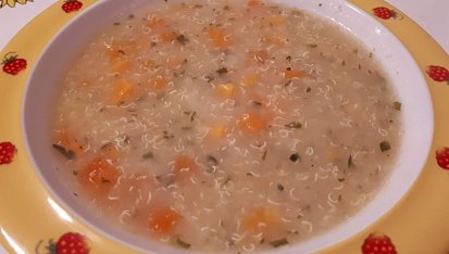 Quinoa-vločková polévka s mrkví a batátem - pro nejmenší