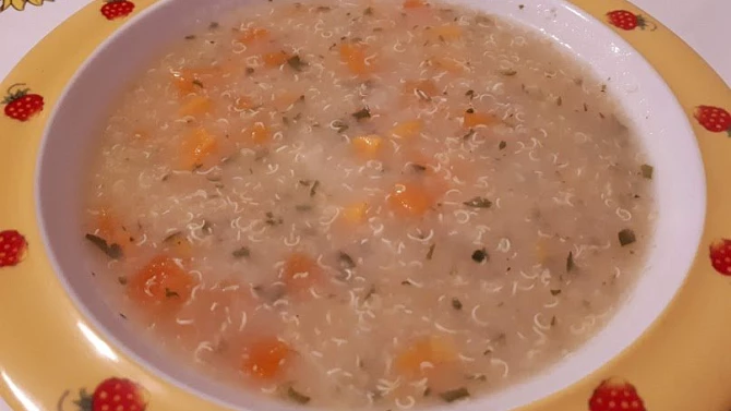 Quinoa-vločková polévka s mrkví a batátem - pro nejmenší
