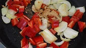 Tofu s těstovinami a zeleninou