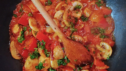 Vepřové na rozmarýnu s noky a restovaná zelenina, restování zeleniny