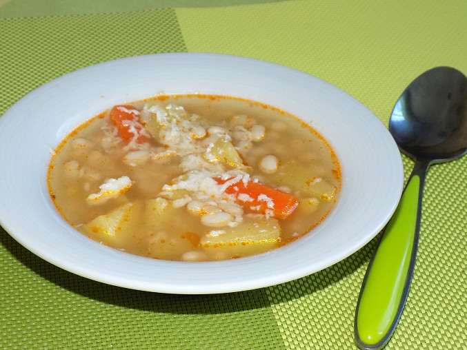 Fazolová polévka s mrkví