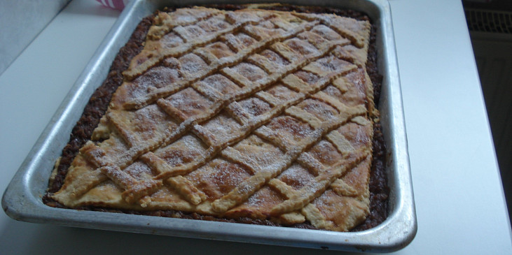 Jablkový koláč s kakaovým pudinkem
