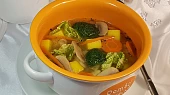Kapustovo-brokolicová polévka se žampiony