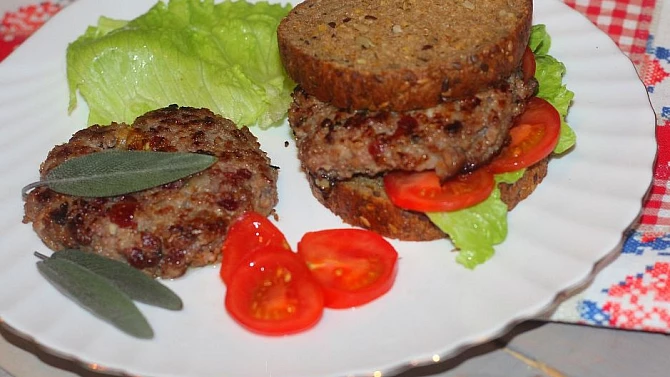 Krůtí burgery s brusinkami