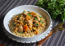 Krůtí maso po marocku s cizrnou a meruňkami