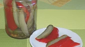 Okurkové řezy s paprikou