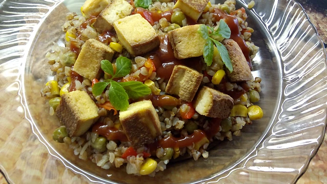 Opékané tofu s pohankou
