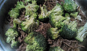 Těstoviny s mletým masem a brokolicí