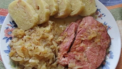 Uzená krkovička se zelím
