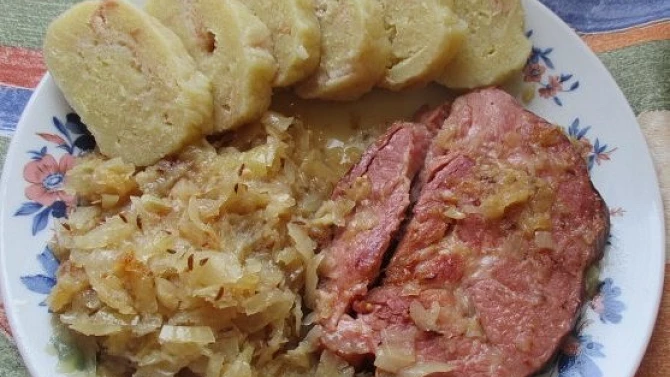 Uzená krkovička se zelím