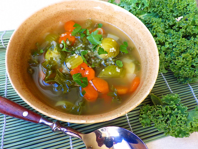 Zeleninová polévka s kadeřávkem a kuskusem