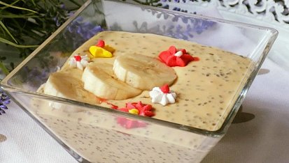 Domácí karamelový jogurt s chia semínky