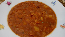 Kapustovo-bramborová polévka s mletým masem