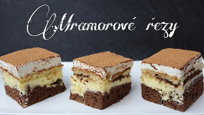 Mramorové řezy s pudinkem a šlehačkou