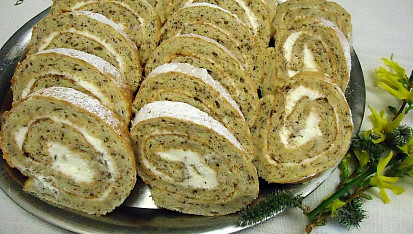 Oříšková roláda s mascarpone krémem