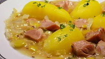 Uzené maso v pórkovo-cibulovém zelí