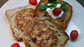 Zapečený toust se zeleninou, uzeným masem a mozzarellou, Toust plněný zeleninou