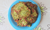 Brokolicové placičky se salámem (Placičky podáváme s bramborami, pečivem nebo samotné. )