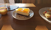 Broskvový tvarohový dort s limetkou