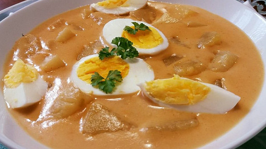 Cibulačka - omáčka s bramborami a vejci