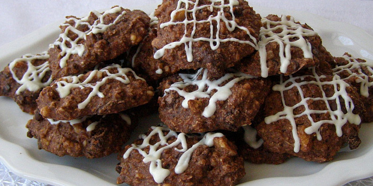 Ovesné sušenky s čokoládou a ořechy