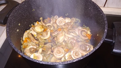 Žampionová polévka s krupičkou