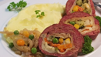 Hovězí roláda plněná zeleninou v tortille