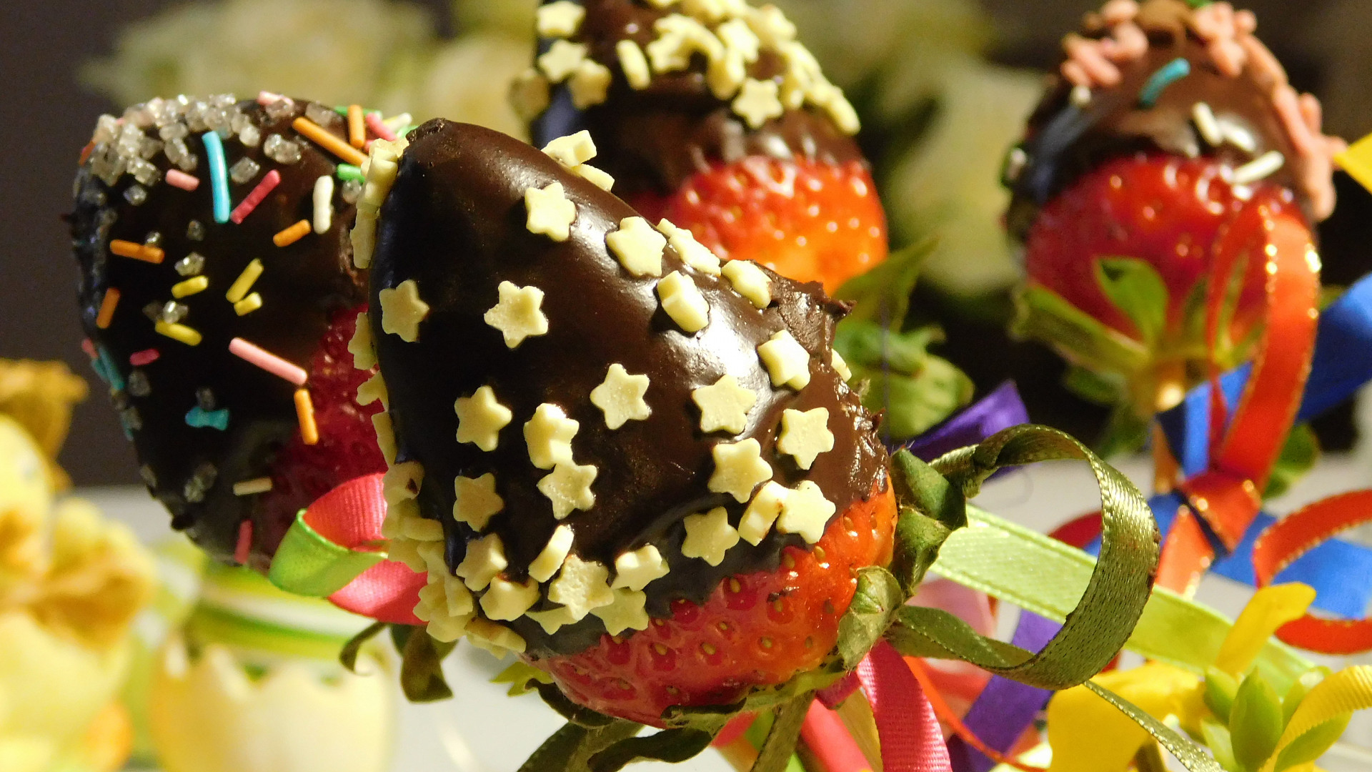 Jahody v čokoládě na velikonoční stůl