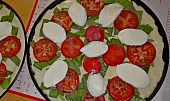 Pizza "Tre formaggi" s medvědím česnekem