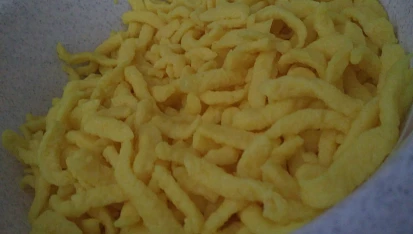Špecle s hlívou, žampiony, cuketou, lilkem a paprikami
