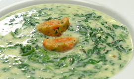 Špenátová polévka se zakysanou smetanou a nivou