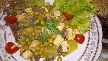 Tofu se žampiony a hráškem