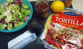 Tortilly s avokádem a sušenými rajčaty