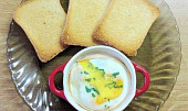 Zapečené vejce se šunkou, sýrem a rajčetem (Zapečené vejce se šunkou, sýrem a rajčetem)