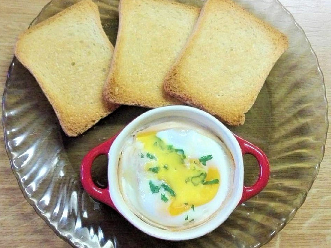 Zapečené vejce se šunkou, sýrem a rajčetem, Zapečené vejce se šunkou, sýrem a rajčetem