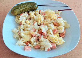 Zapečené těstoviny se salámem, sýrem a vajíčkem