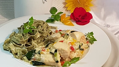 Cuketovo-kuřecí směs a italské těstoviny s medvědím česnekem