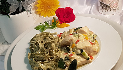 Cuketovo-kuřecí směs a italské těstoviny s medvědím česnekem