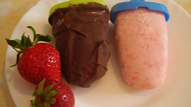 Domácí jahodovo-jogurtové nanuky
