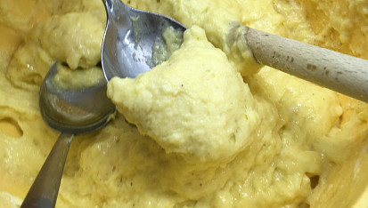 Koblížky s cukrem, Těsto by mělo být lepivé jako kynuté těsto