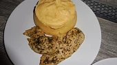 Kuřecí prsa na tymiánu s bramborovo-mrkvovým pyré