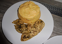 Kuřecí prsa na tymiánu s bramborovo-mrkvovým pyré