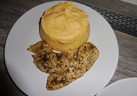 Kuřecí prsa na tymiánu s bramborovo-mrkvovým pyré