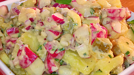 Lehký bramborový salát s ředkvičkami