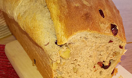 Medový chléb s brusinkami